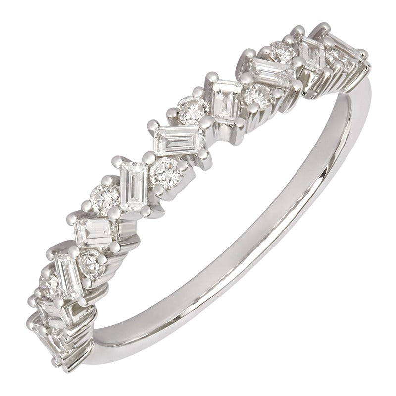 14Kt White Gold 0.13Ct Round, 0.29Ct Baguette Diamond Ring, size 6.5