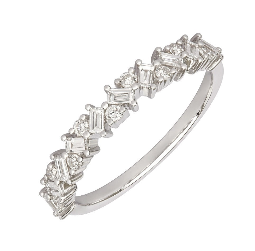 14Kt White Gold 0.13Ct Round, 0.29Ct Baguette Diamond Ring, size 6.5