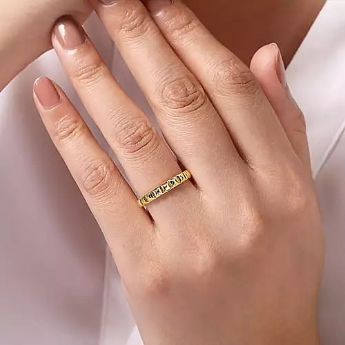 14K Yellow Gold Pyramid Ring, Size 6.5