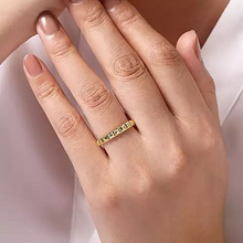 Load image into Gallery viewer, 14K Yellow Gold Pyramid Ring, Size 6.5
