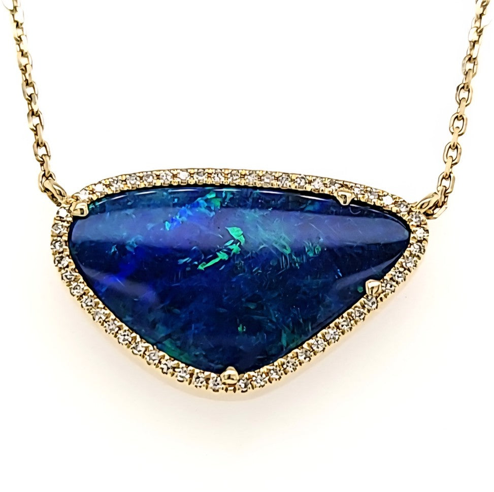 14Kt Yellow Gold Australian Opal 6.81Ct, 0.17Ct with 52 Diamonds Necklace