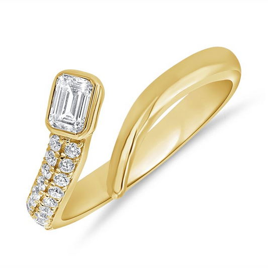 14k Yellow Gold 0.28Ct Emerald cut, 0.20Ct Round diamond Ring
