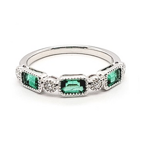 18K White Gold 0.74Ct Emerald, 0.13Ct Diamond Ring